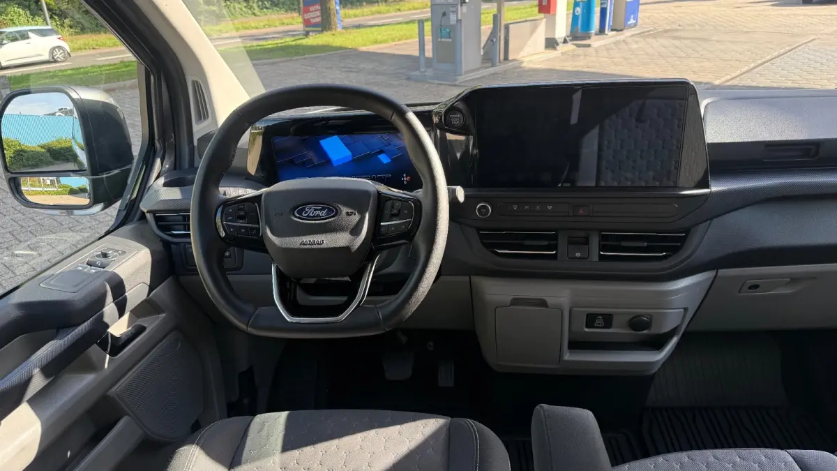 320 2.5 PHEV L2H1 Limited 9p.