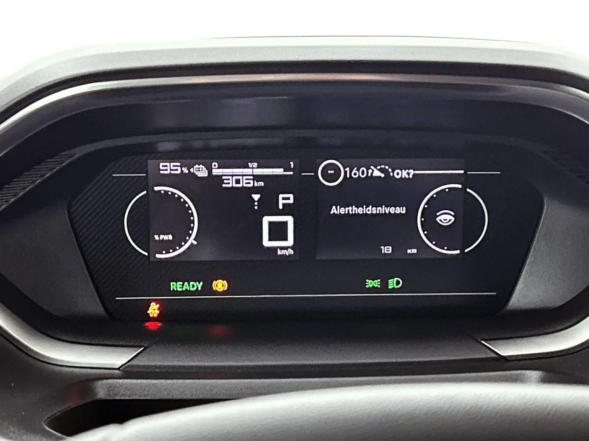 136 L2 50 kWh | Apple Carplay/Android Auto | Accu 99% |  Laadvloer Betimmerd | Airco | Achteruitrijcamera | Led Koplampen |