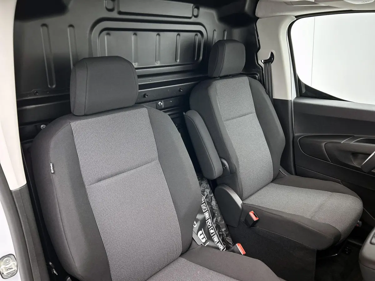 136 L2 50 kWh | Apple Carplay/Android Auto | Accu 99% |  Laadvloer Betimmerd | Airco | Achteruitrijcamera | Led Koplampen |