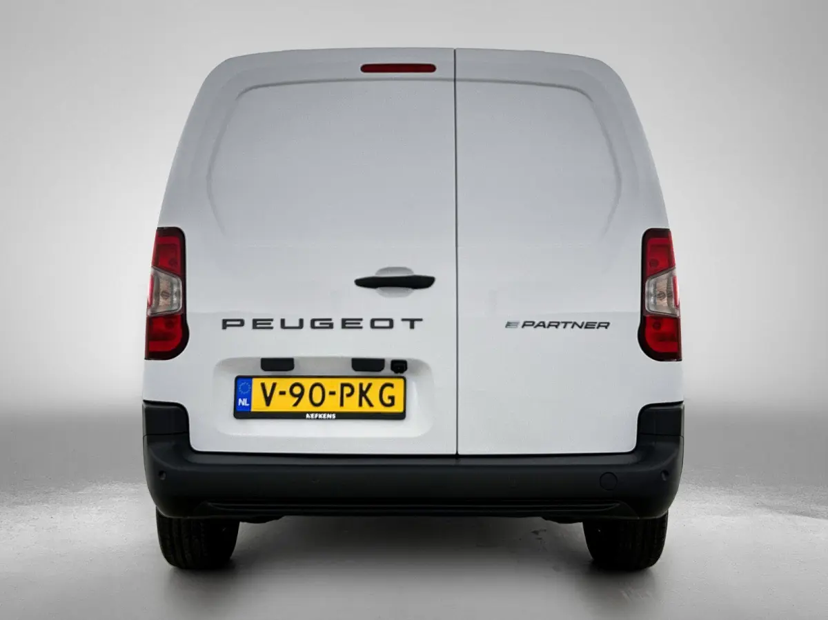 136 L2 50 kWh | Apple Carplay/Android Auto | Accu 99% |  Laadvloer Betimmerd | Airco | Achteruitrijcamera | Led Koplampen |