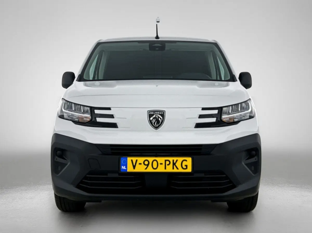 136 L2 50 kWh | Apple Carplay/Android Auto | Accu 99% |  Laadvloer Betimmerd | Airco | Achteruitrijcamera | Led Koplampen |