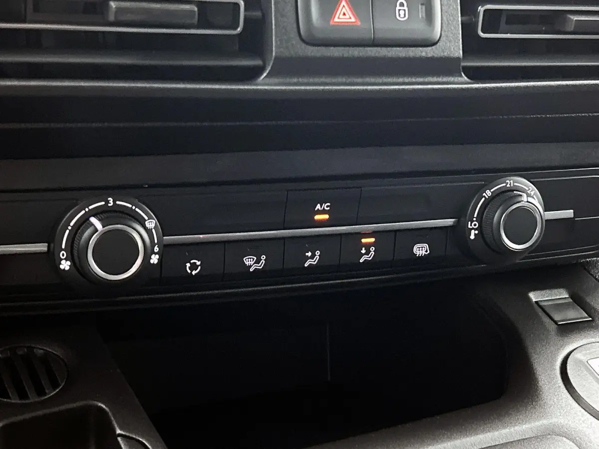 136 L2 50 kWh | Apple Carplay/Android Auto | Accu 99% |  Laadvloer Betimmerd | Airco | Achteruitrijcamera | Led Koplampen |
