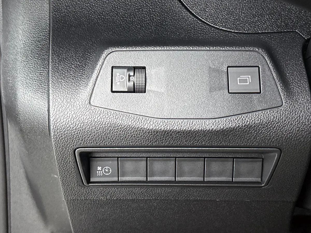 136 L2 50 kWh | Apple Carplay/Android Auto | Accu 99% |  Laadvloer Betimmerd | Airco | Achteruitrijcamera | Led Koplampen |