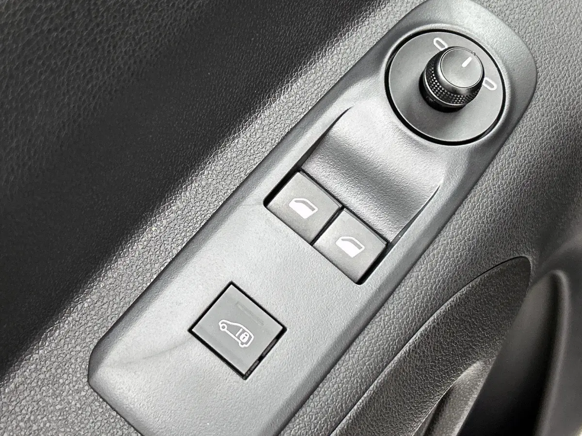 136 L2 50 kWh | Apple Carplay/Android Auto | Accu 99% |  Laadvloer Betimmerd | Airco | Achteruitrijcamera | Led Koplampen |