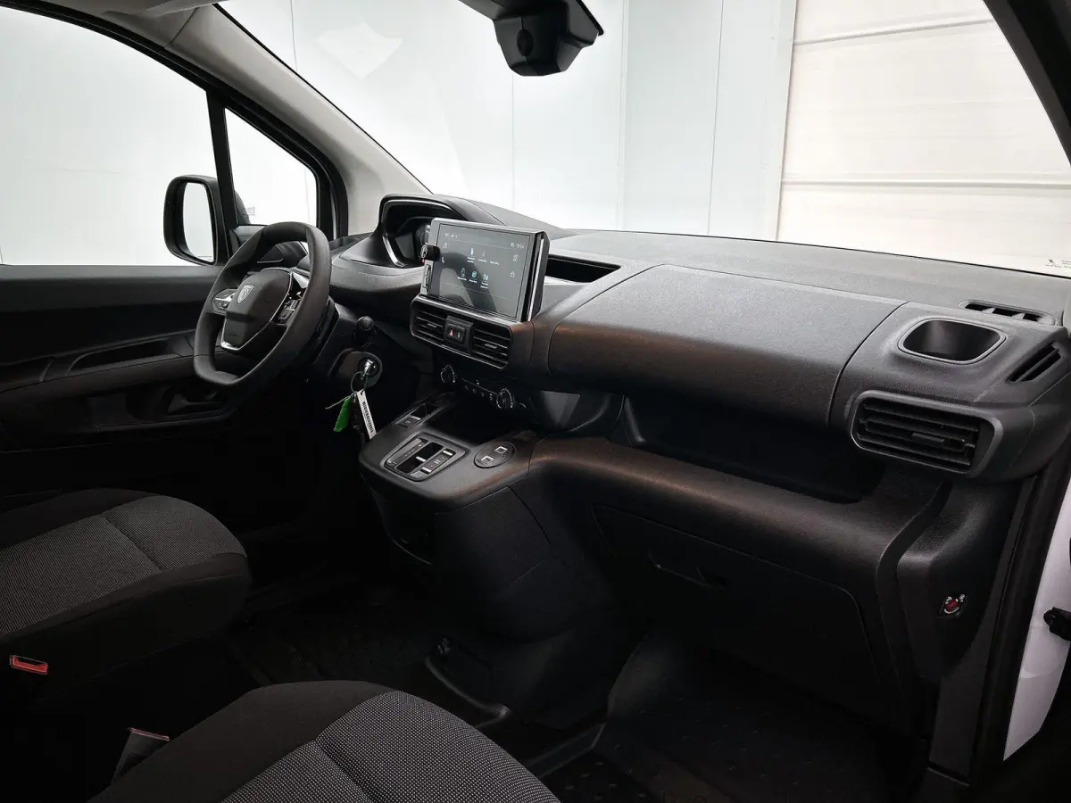 136 L2 50 kWh | Apple Carplay/Android Auto | Accu 99% |  Laadvloer Betimmerd | Airco | Achteruitrijcamera | Led Koplampen |