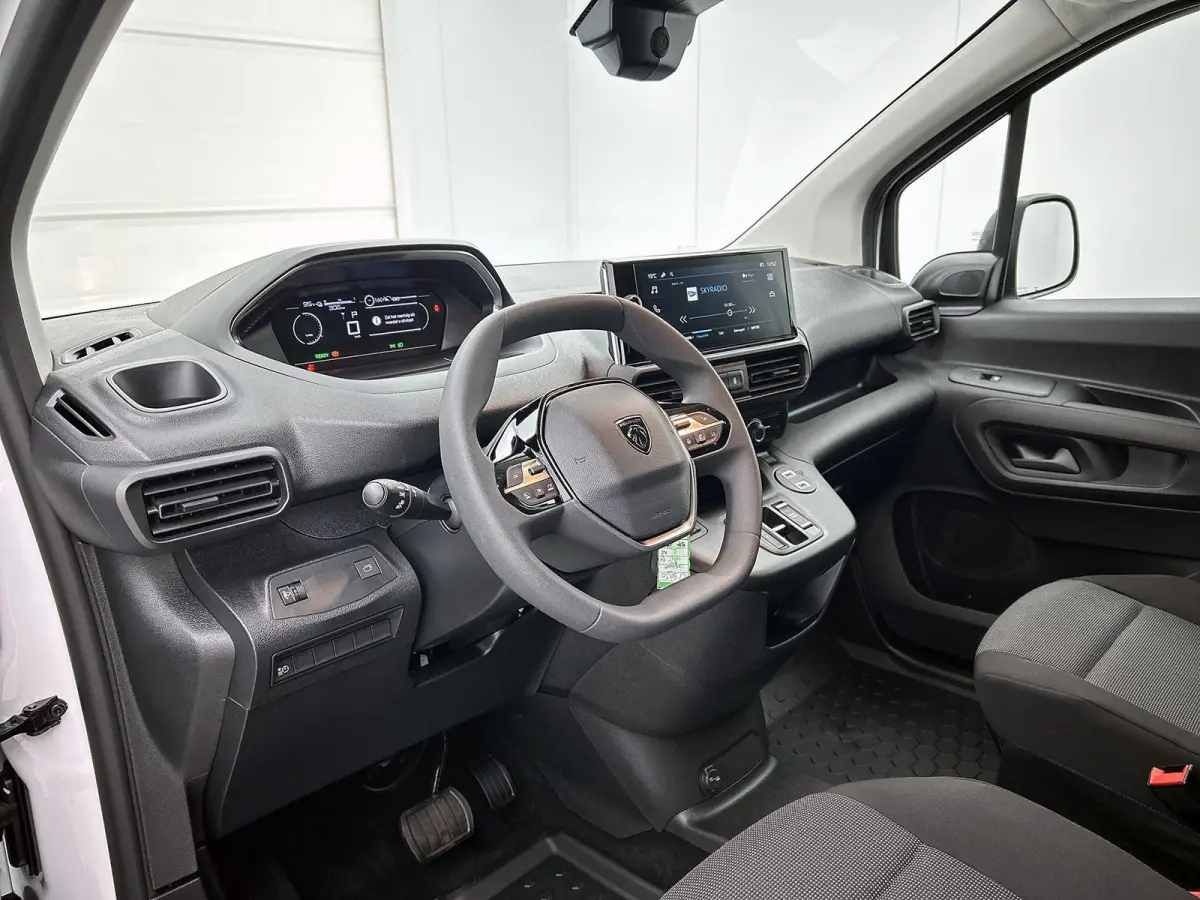 136 L2 50 kWh | Apple Carplay/Android Auto | Accu 99% |  Laadvloer Betimmerd | Airco | Achteruitrijcamera | Led Koplampen |
