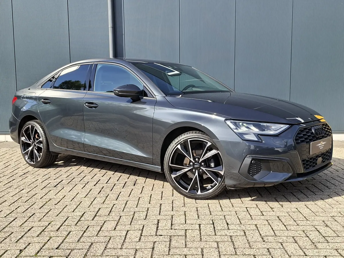 30 TFSI AUTOMAAT * Carplay * Climate Control * Parkeersensoren *