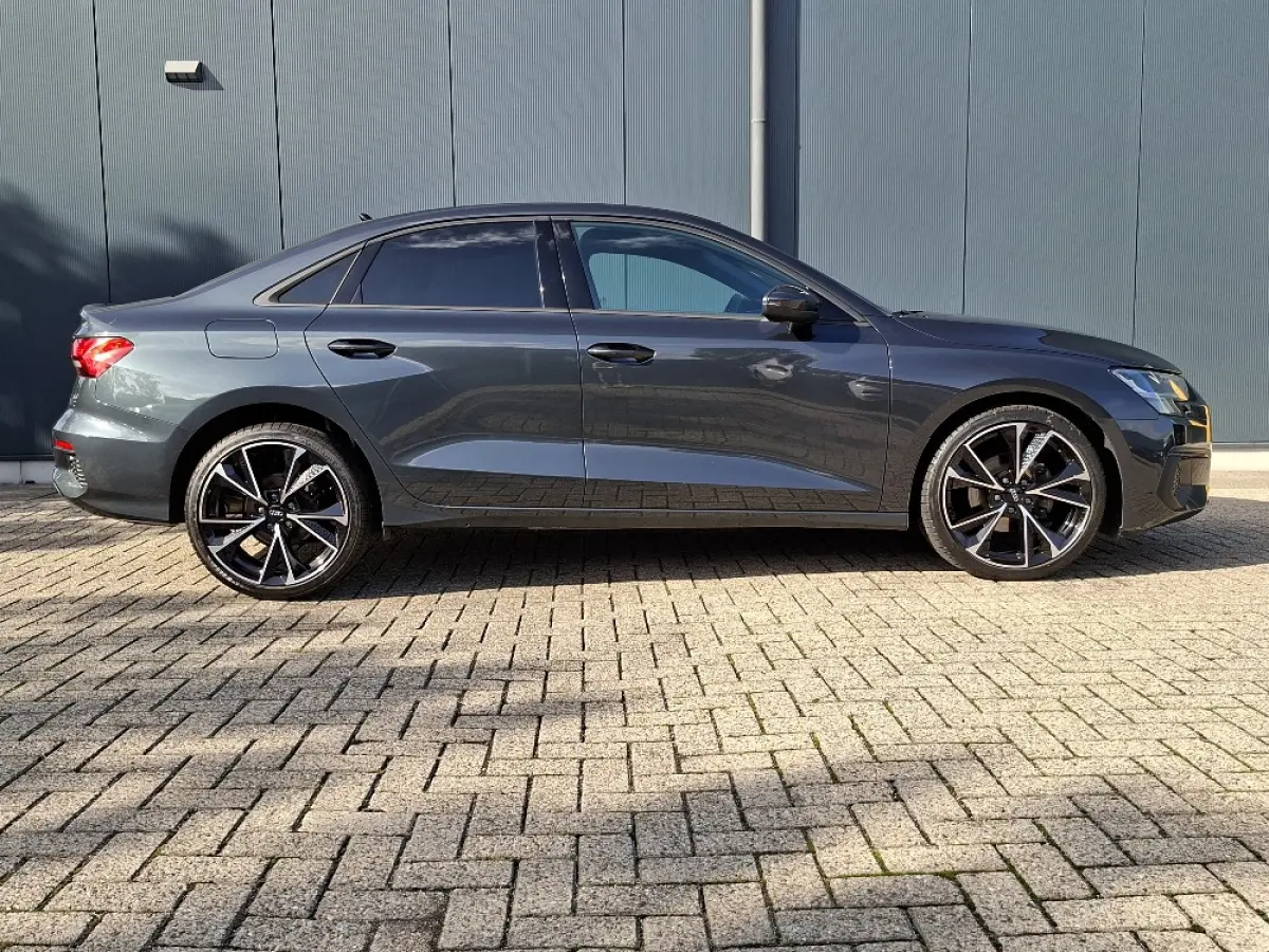 30 TFSI AUTOMAAT * Carplay * Climate Control * Parkeersensoren *