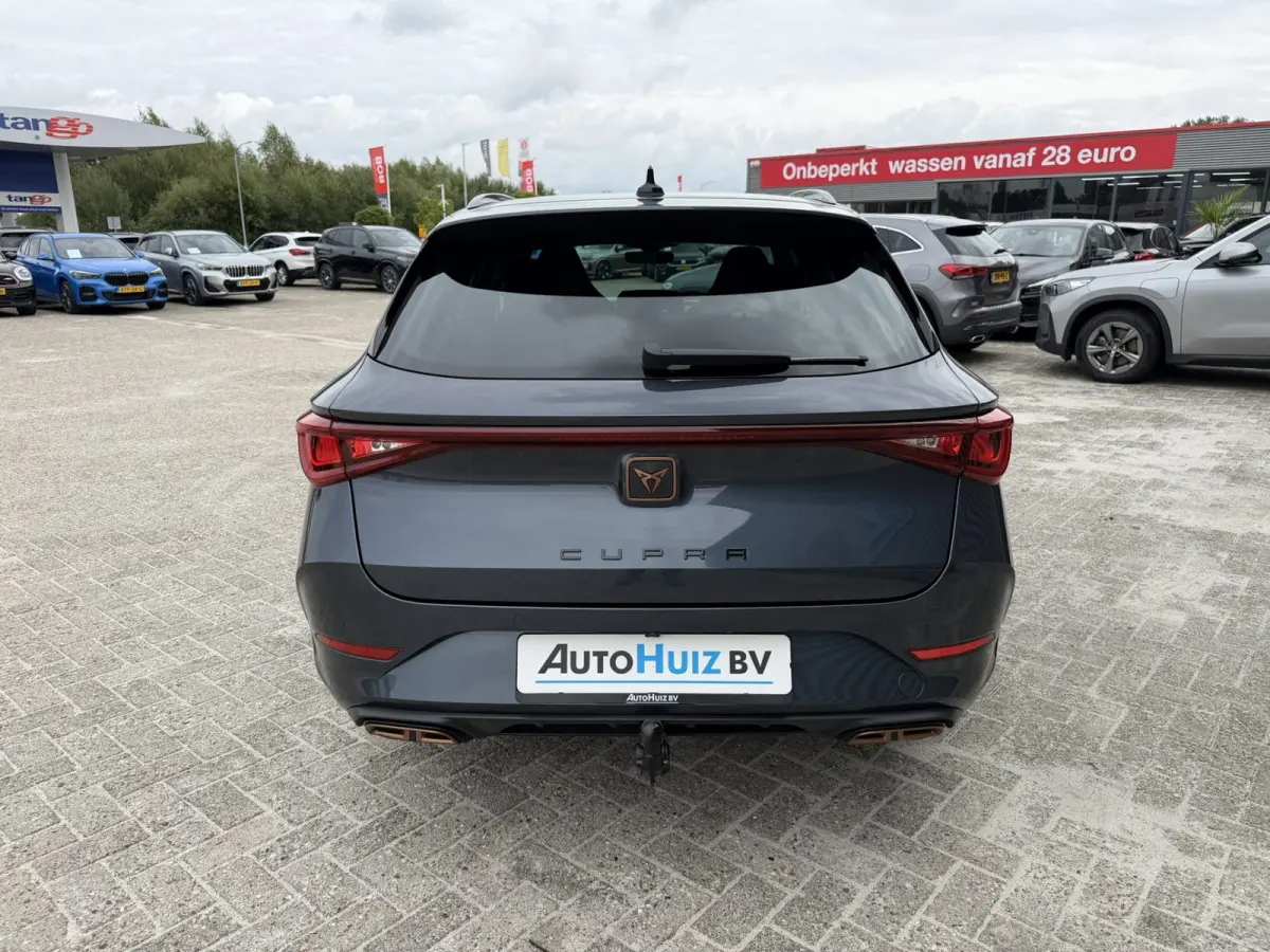 1.4 e-Hybrid Essential Achteruitrijcamera Stoelverwarming Trekhaak 18 Inch
