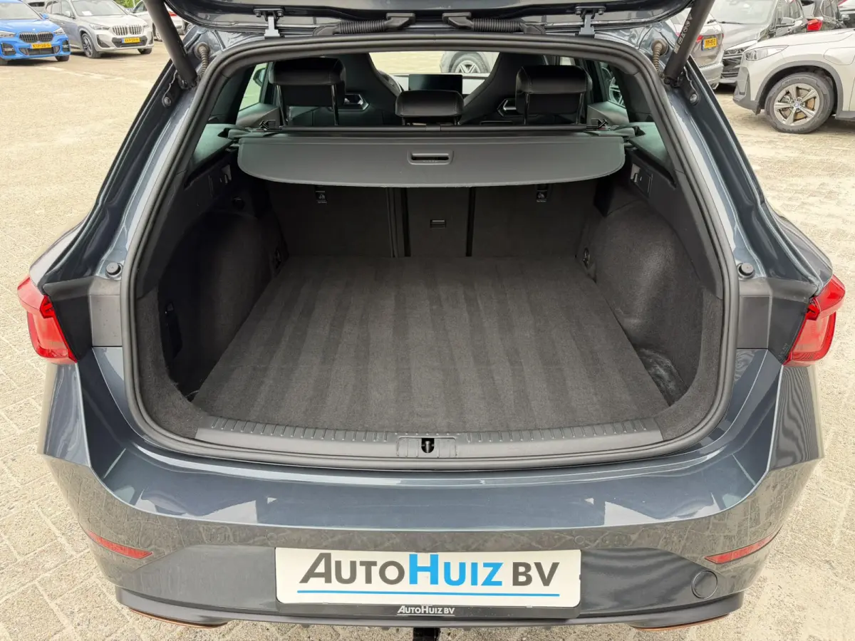 1.4 e-Hybrid Essential Achteruitrijcamera Stoelverwarming Trekhaak 18 Inch