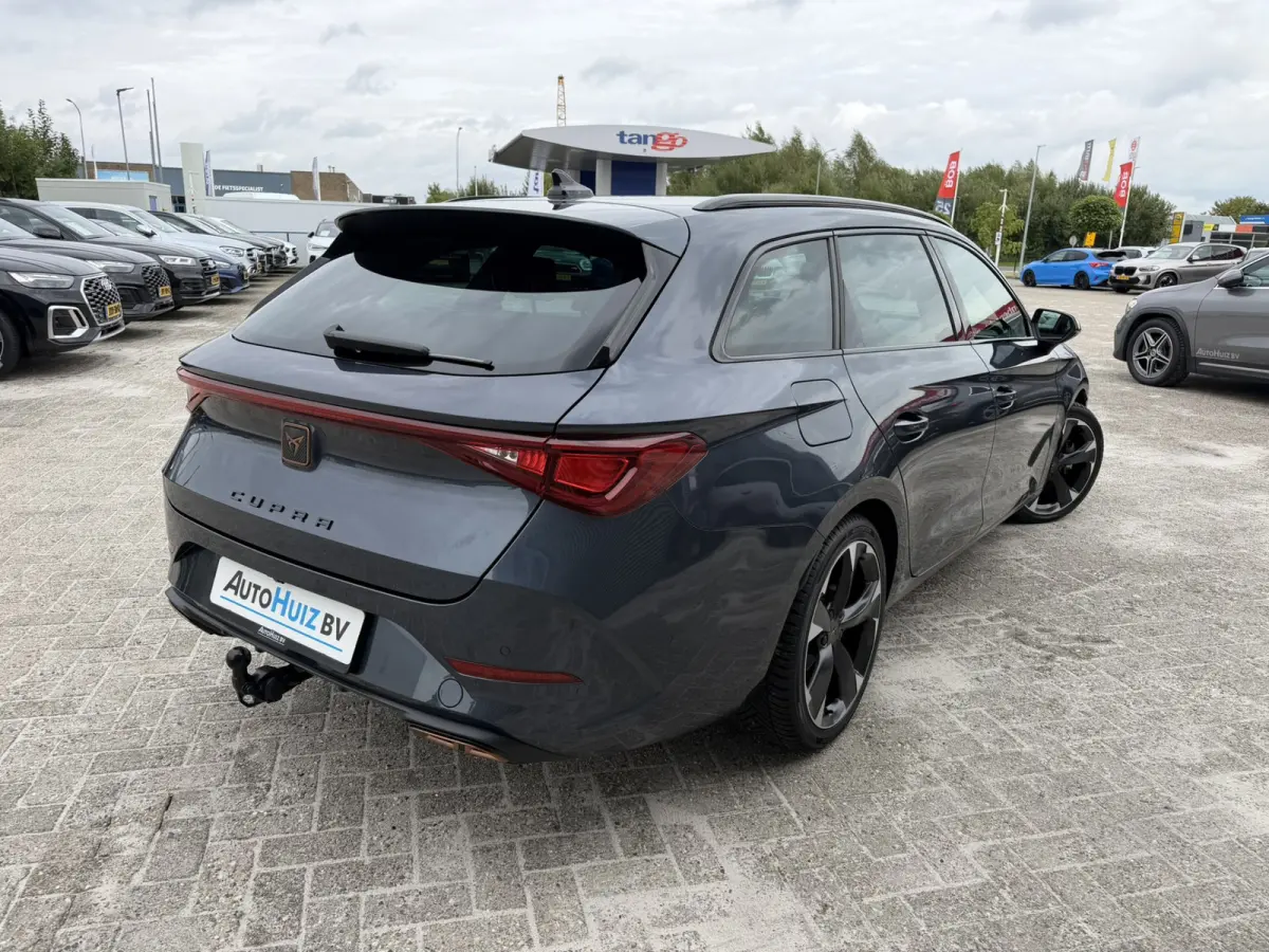 1.4 e-Hybrid Essential Achteruitrijcamera Stoelverwarming Trekhaak 18 Inch