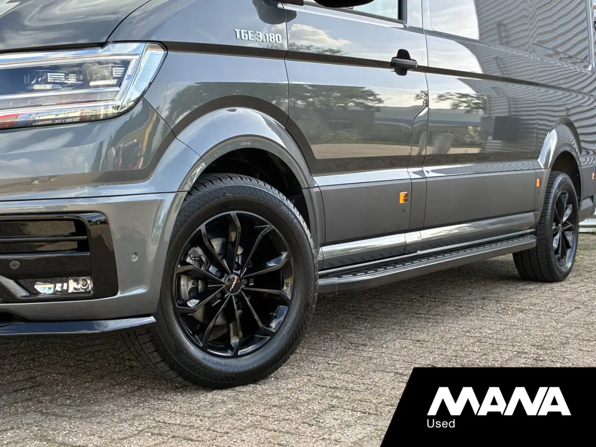 3.180 L3H3 • Indium Grey • Black Styling Package