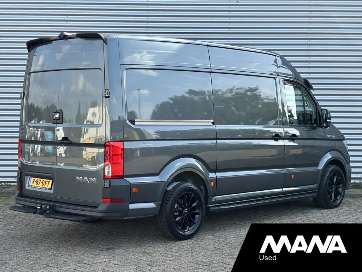 3.180 L3H3 • Indium Grey • Black Styling Package
