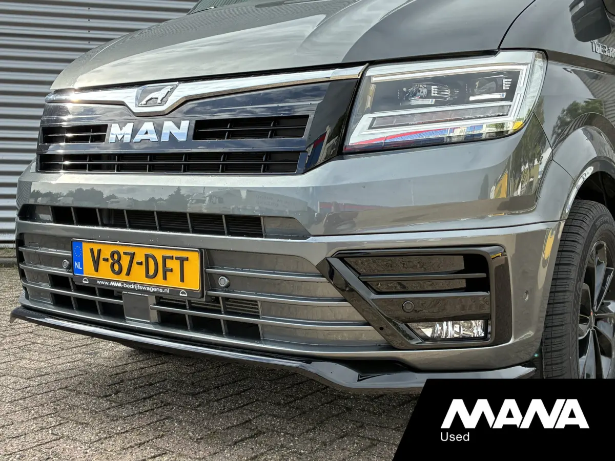 3.180 L3H3 • Indium Grey • Black Styling Package