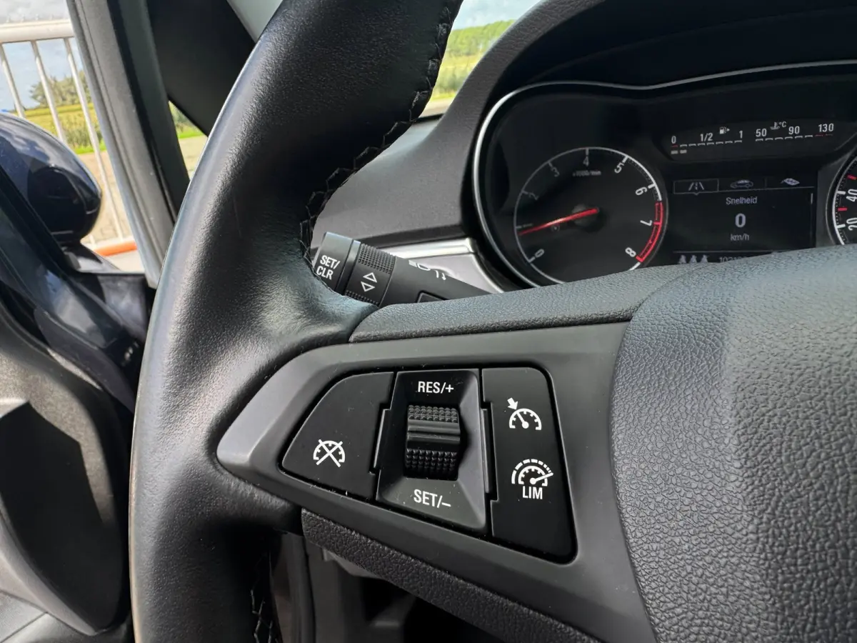 1.0 Turbo Innovation CARPLAY / NAVI / CLIMA / NAP / CRUISE / LMV / PDC