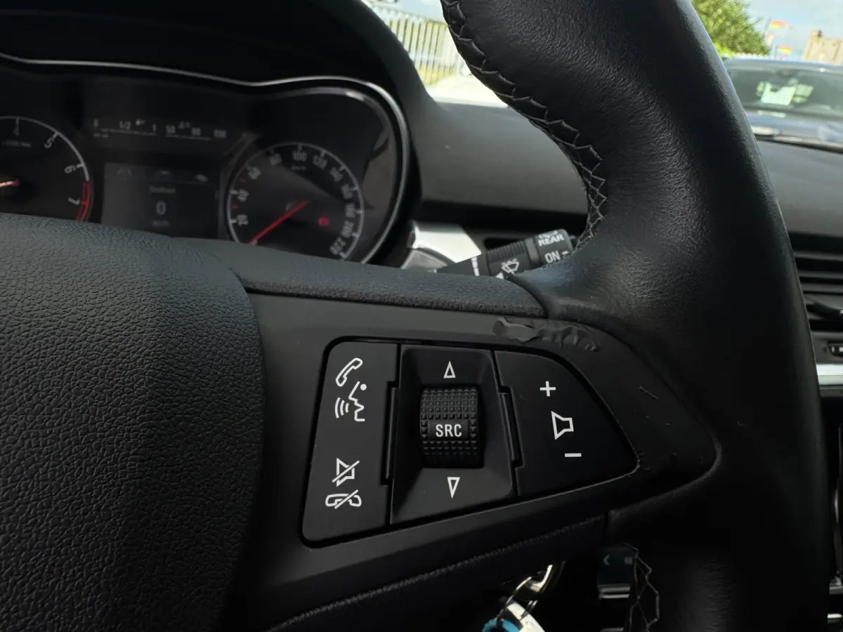 1.0 Turbo Innovation CARPLAY / NAVI / CLIMA / NAP / CRUISE / LMV / PDC