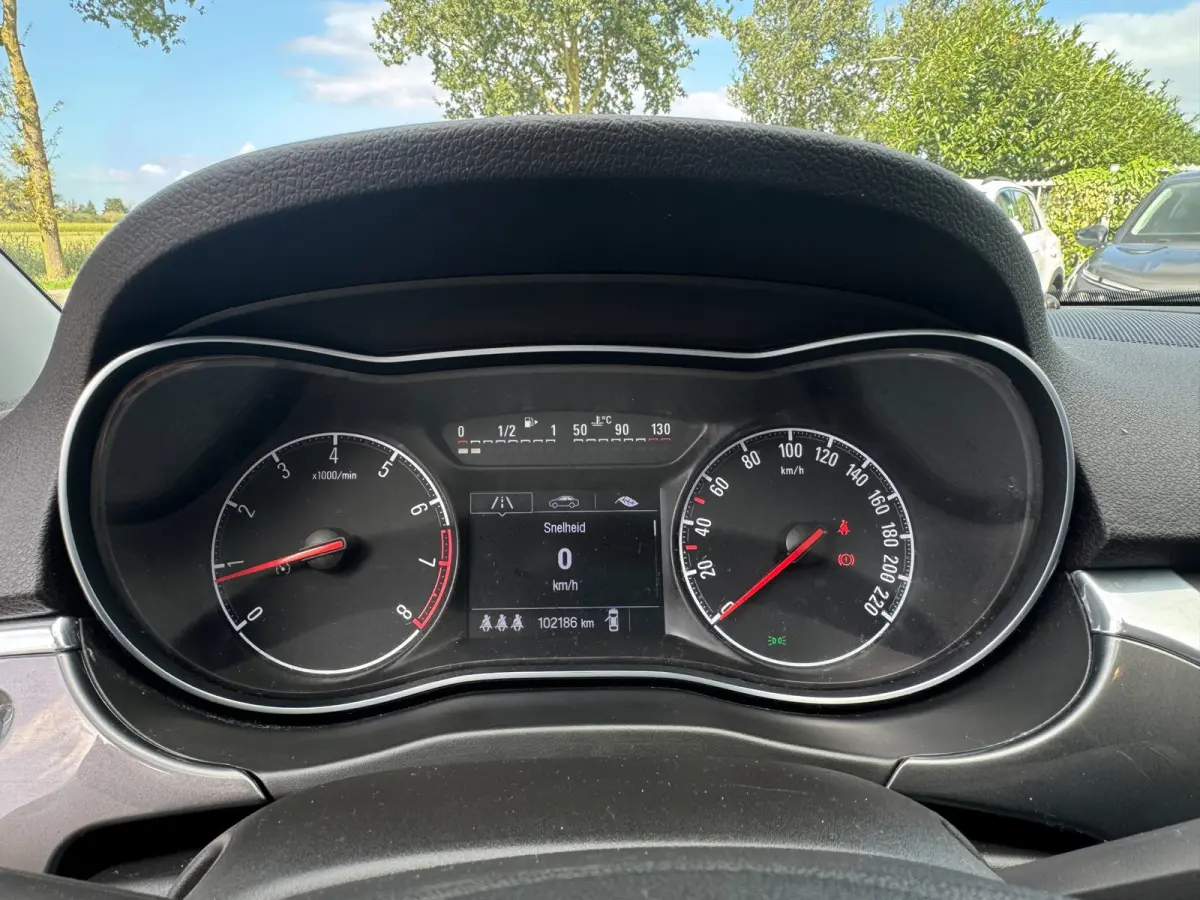 1.0 Turbo Innovation CARPLAY / NAVI / CLIMA / NAP / CRUISE / LMV / PDC