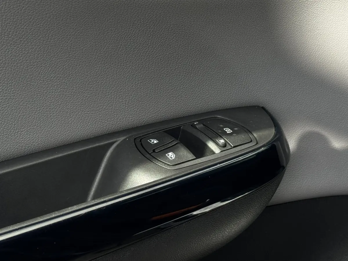 1.0 Turbo Innovation CARPLAY / NAVI / CLIMA / NAP / CRUISE / LMV / PDC