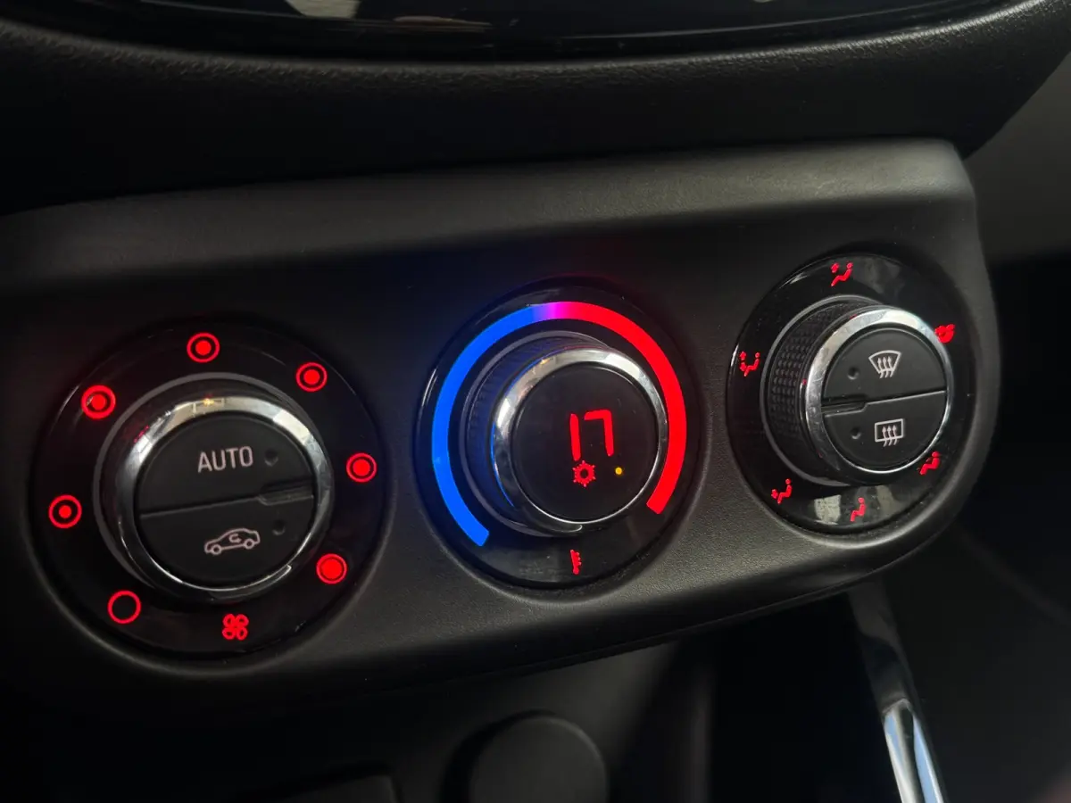 1.0 Turbo Innovation CARPLAY / NAVI / CLIMA / NAP / CRUISE / LMV / PDC