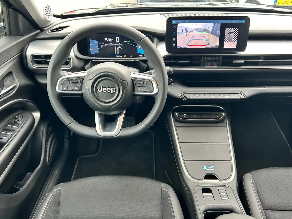 Altitude 54 kWh 18"Lichtmetaal | Adaptive Cruise | Climate Controle | Keyless Start | Carplay | LED | Digitaal Dashboard | Achteruitrijcamera | Airco (automatisch) | Apple Carplay/Android Au