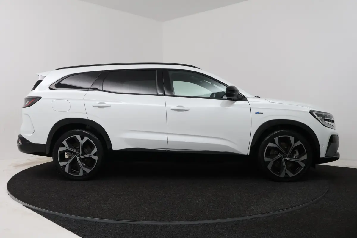 E-Tech full hybrid 200 esprit Alpine 7p. (TREKHAAK, STOEL/STUURVERWARMING, ELEKTR STOELEN, CAMERA, CRUISE ADAPTIEF)
