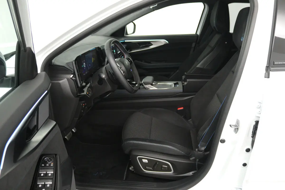 E-Tech full hybrid 200 esprit Alpine 7p. (TREKHAAK, STOEL/STUURVERWARMING, ELEKTR STOELEN, CAMERA, CRUISE ADAPTIEF)