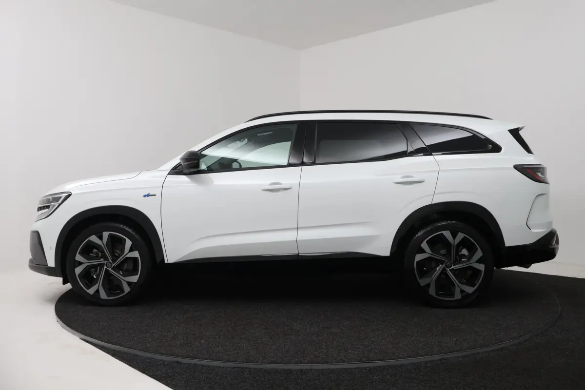 E-Tech full hybrid 200 esprit Alpine 7p. (TREKHAAK, STOEL/STUURVERWARMING, ELEKTR STOELEN, CAMERA, CRUISE ADAPTIEF)