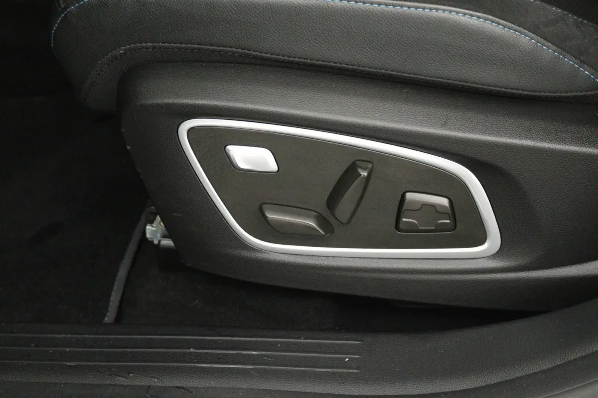 E-Tech full hybrid 200 esprit Alpine 7p. (TREKHAAK, STOEL/STUURVERWARMING, ELEKTR STOELEN, CAMERA, CRUISE ADAPTIEF)