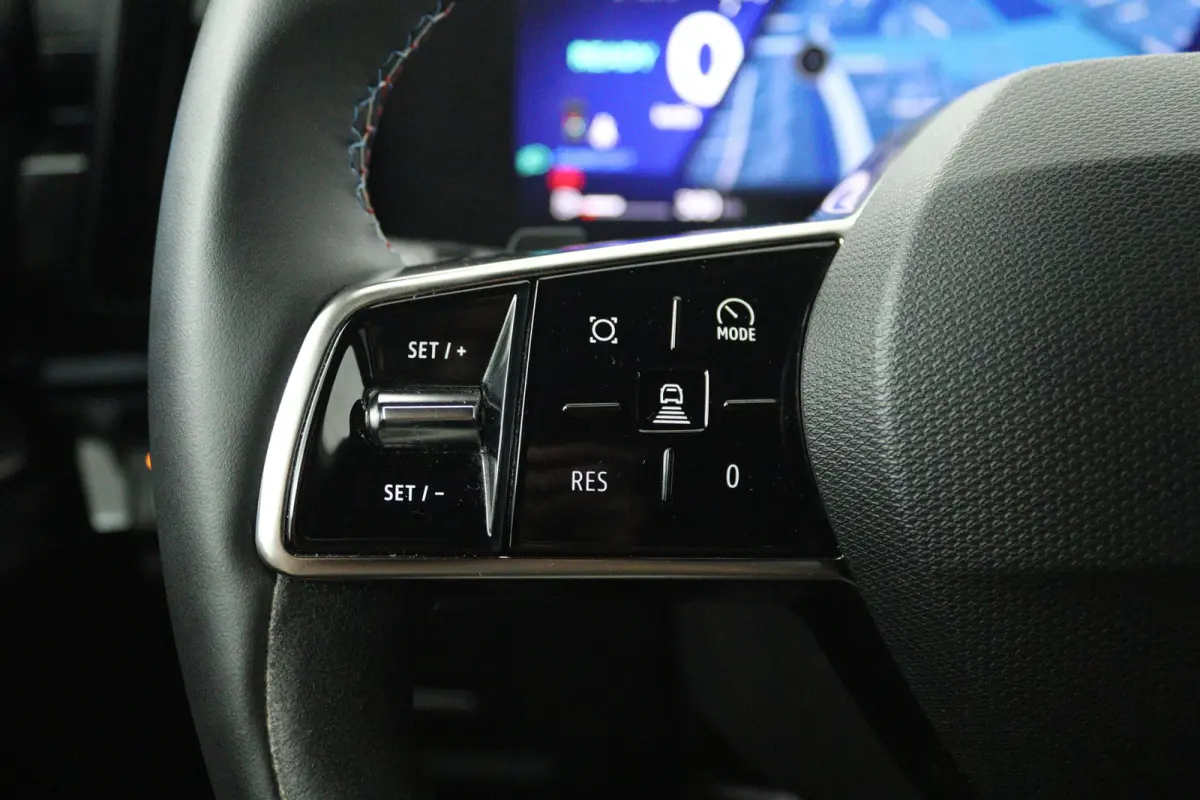 E-Tech full hybrid 200 esprit Alpine 7p. (TREKHAAK, STOEL/STUURVERWARMING, ELEKTR STOELEN, CAMERA, CRUISE ADAPTIEF)