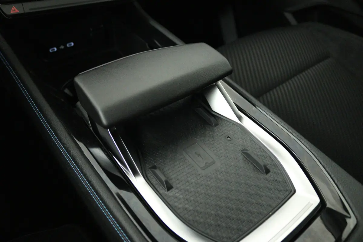 E-Tech full hybrid 200 esprit Alpine 7p. (TREKHAAK, STOEL/STUURVERWARMING, ELEKTR STOELEN, CAMERA, CRUISE ADAPTIEF)