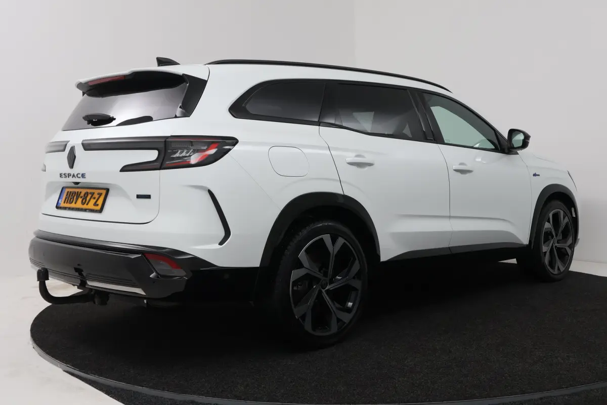 E-Tech full hybrid 200 esprit Alpine 7p. (TREKHAAK, STOEL/STUURVERWARMING, ELEKTR STOELEN, CAMERA, CRUISE ADAPTIEF)