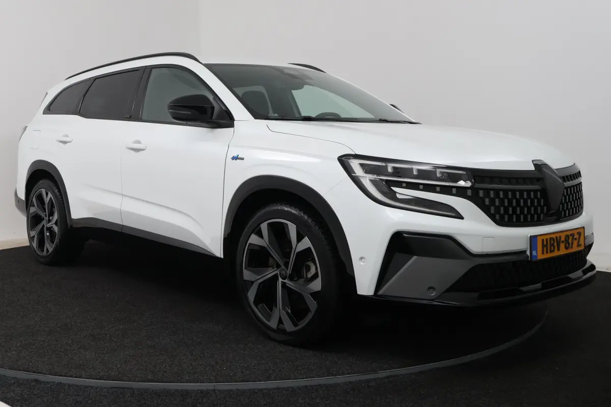 E-Tech full hybrid 200 esprit Alpine 7p. (TREKHAAK, STOEL/STUURVERWARMING, ELEKTR STOELEN, CAMERA, CRUISE ADAPTIEF)