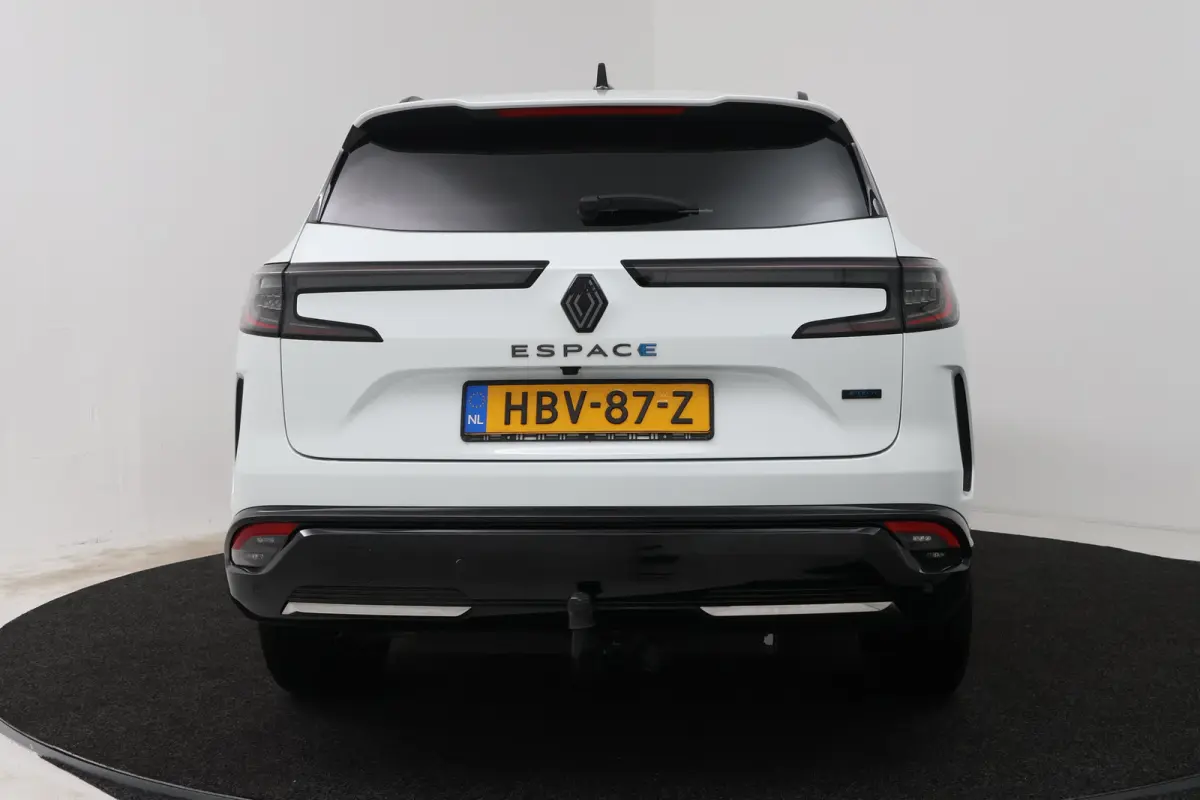 E-Tech full hybrid 200 esprit Alpine 7p. (TREKHAAK, STOEL/STUURVERWARMING, ELEKTR STOELEN, CAMERA, CRUISE ADAPTIEF)