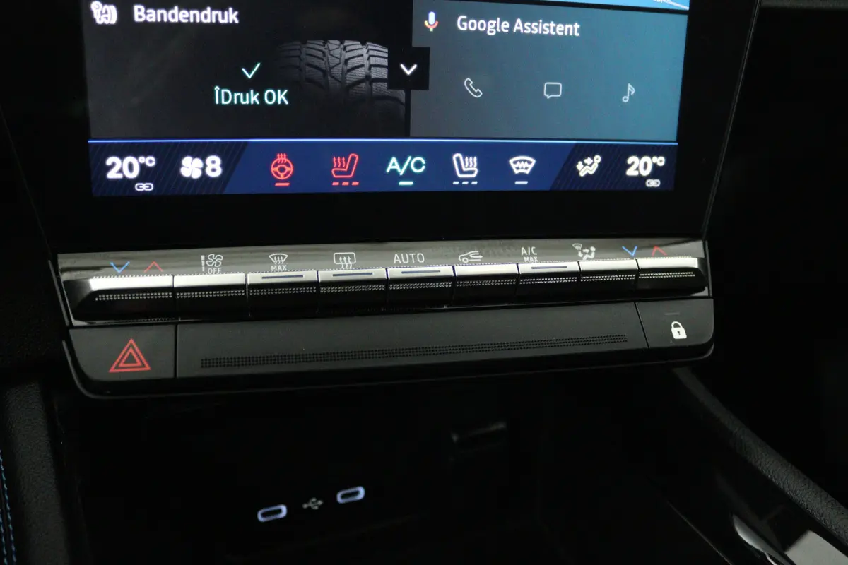 E-Tech full hybrid 200 esprit Alpine 7p. (TREKHAAK, STOEL/STUURVERWARMING, ELEKTR STOELEN, CAMERA, CRUISE ADAPTIEF)