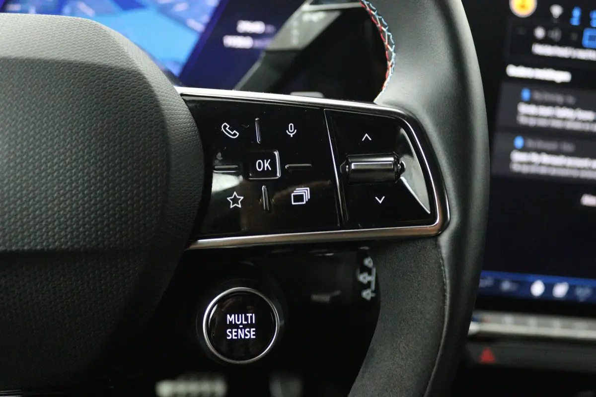 E-Tech full hybrid 200 esprit Alpine 7p. (TREKHAAK, STOEL/STUURVERWARMING, ELEKTR STOELEN, CAMERA, CRUISE ADAPTIEF)