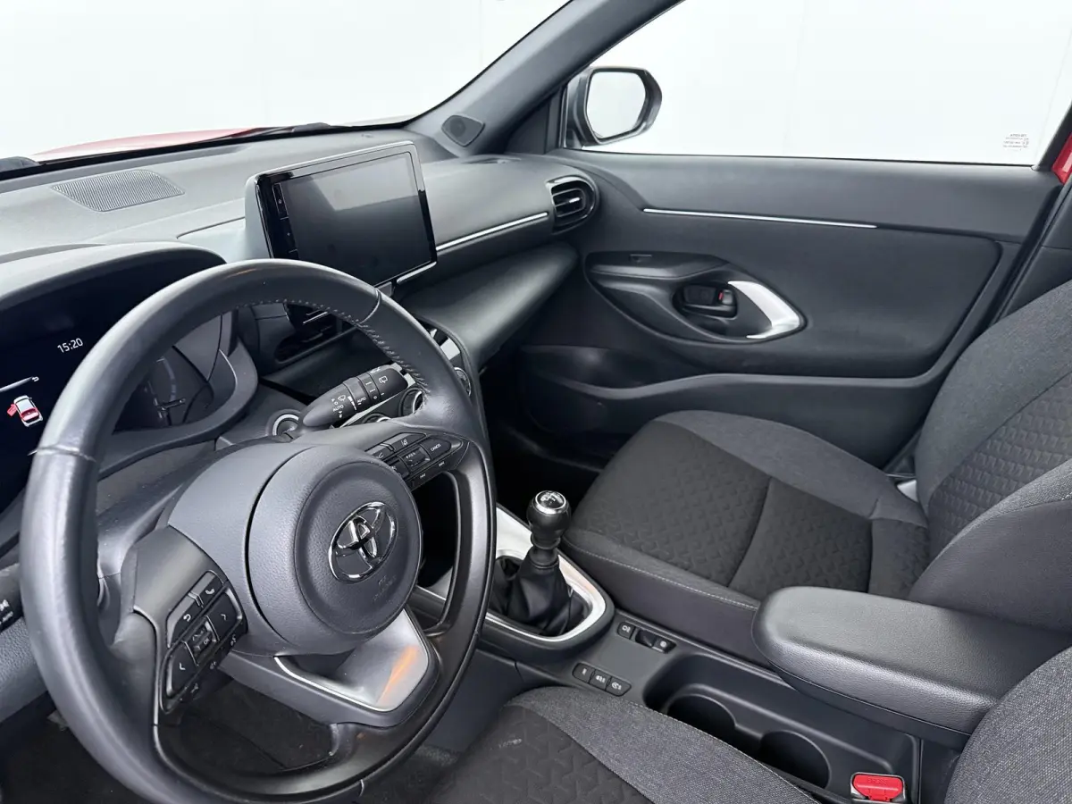 1.5 VVT-I Dynamic | Trekhaak | Parkeercamera | Navigatie |