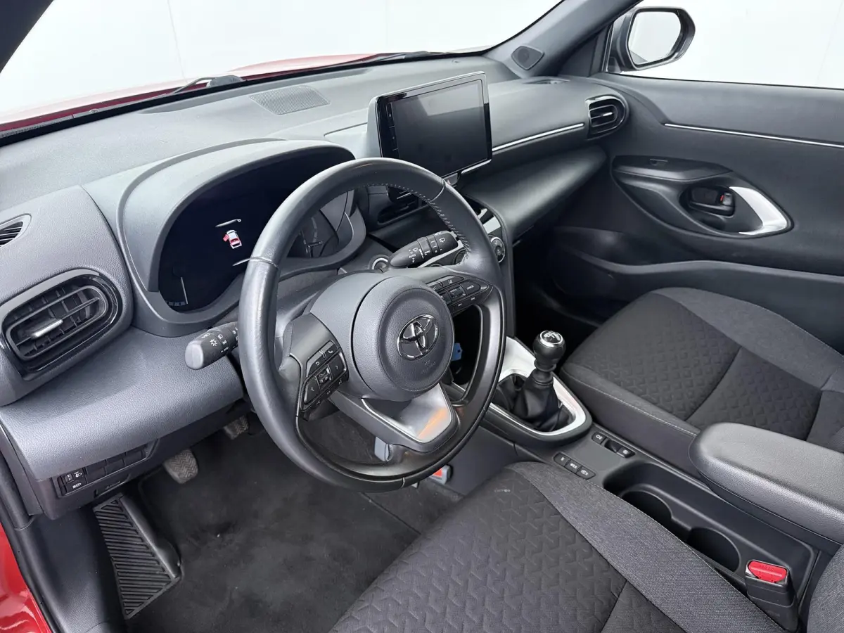 1.5 VVT-I Dynamic | Trekhaak | Parkeercamera | Navigatie |