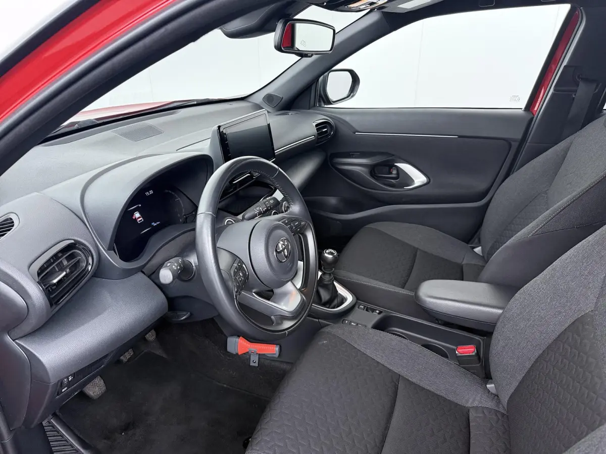 1.5 VVT-I Dynamic | Trekhaak | Parkeercamera | Navigatie |