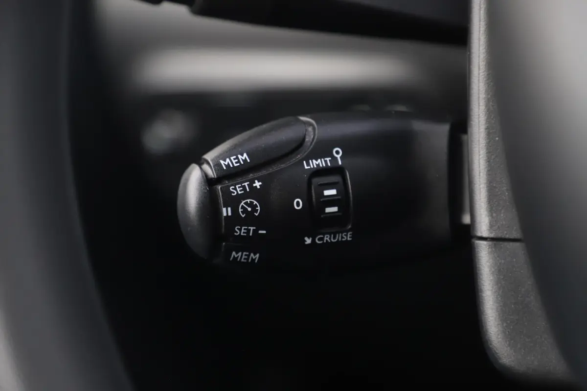 1.2 PureTech Feel Navigatie Carplay Android Climate Cruise Control Rijstrooksensor Parkeersensor