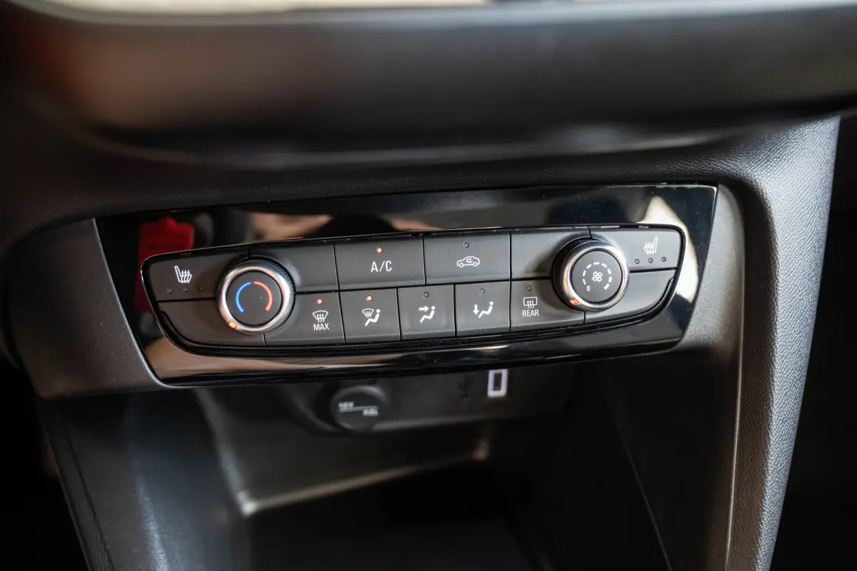 1.2 Turbo 100PK Edition | Tot 8 Jaar Garantie | Technologie Pakket | Winter pakket | Comfort Pakket | 16 Inch Lichtmetalen velgen |