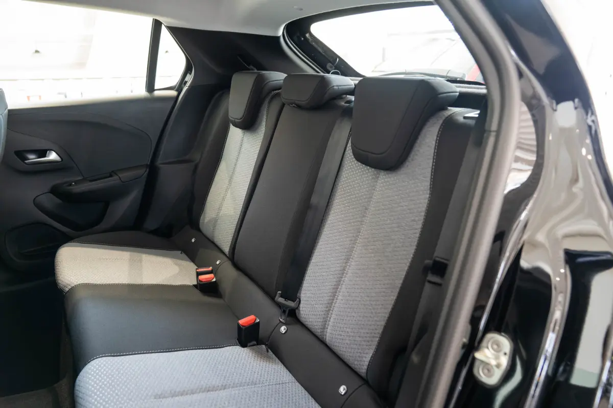 1.2 Turbo 100PK Edition | Tot 8 Jaar Garantie | Technologie Pakket | Winter pakket | Comfort Pakket | 16 Inch Lichtmetalen velgen |