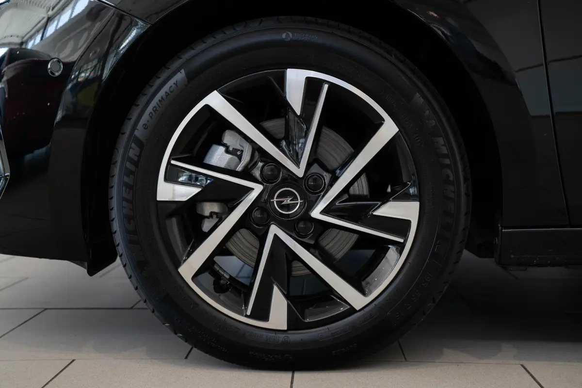 1.2 Turbo 100PK Edition | Tot 8 Jaar Garantie | Technologie Pakket | Winter pakket | Comfort Pakket | 16 Inch Lichtmetalen velgen |