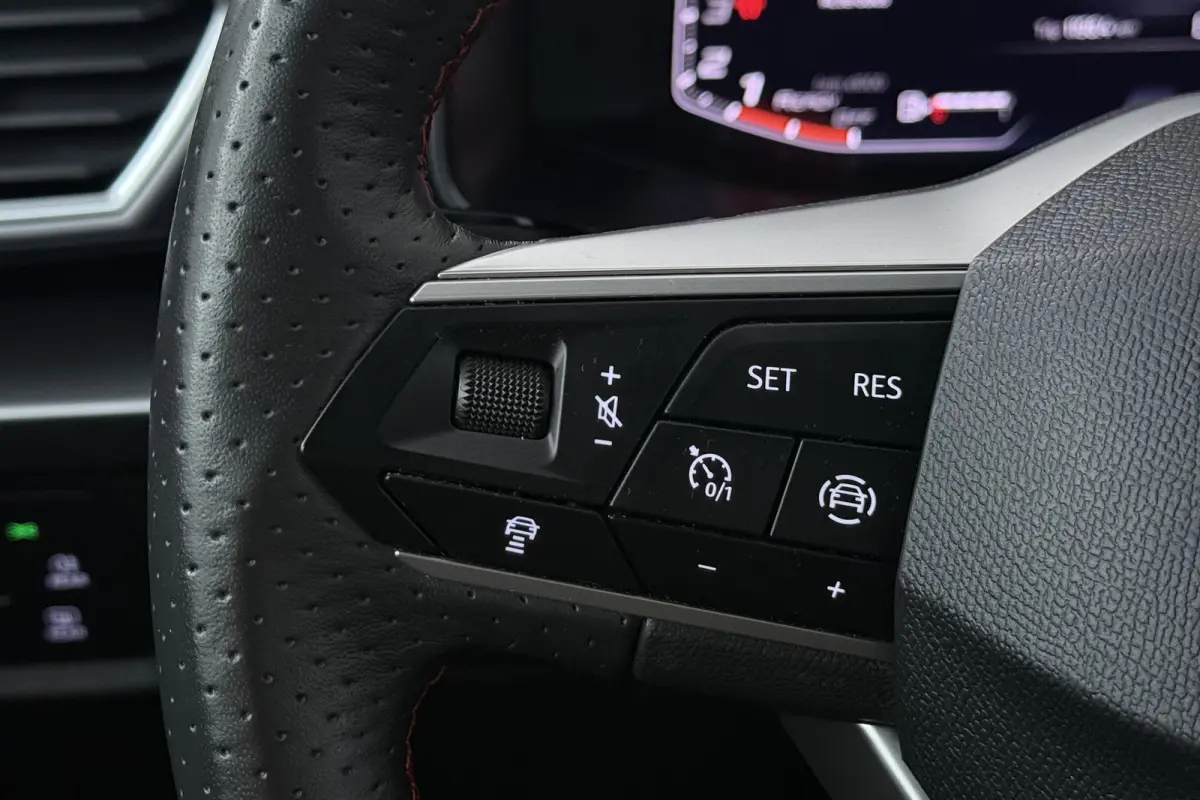 1.0 TSI FR Business Intense (DIGITALE COCKPIT, CRUISE ADAPTIEF, NAVIGATIE)