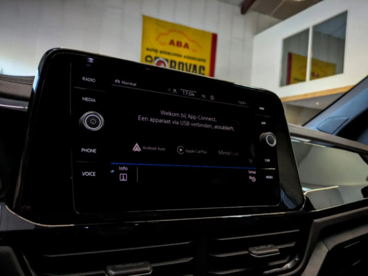 1.5 TSI R-Line // Black Style | Trekhaak | IQ.Lights | Camera | Navi. | Stoelverwarming | CarPlay & Android Auto