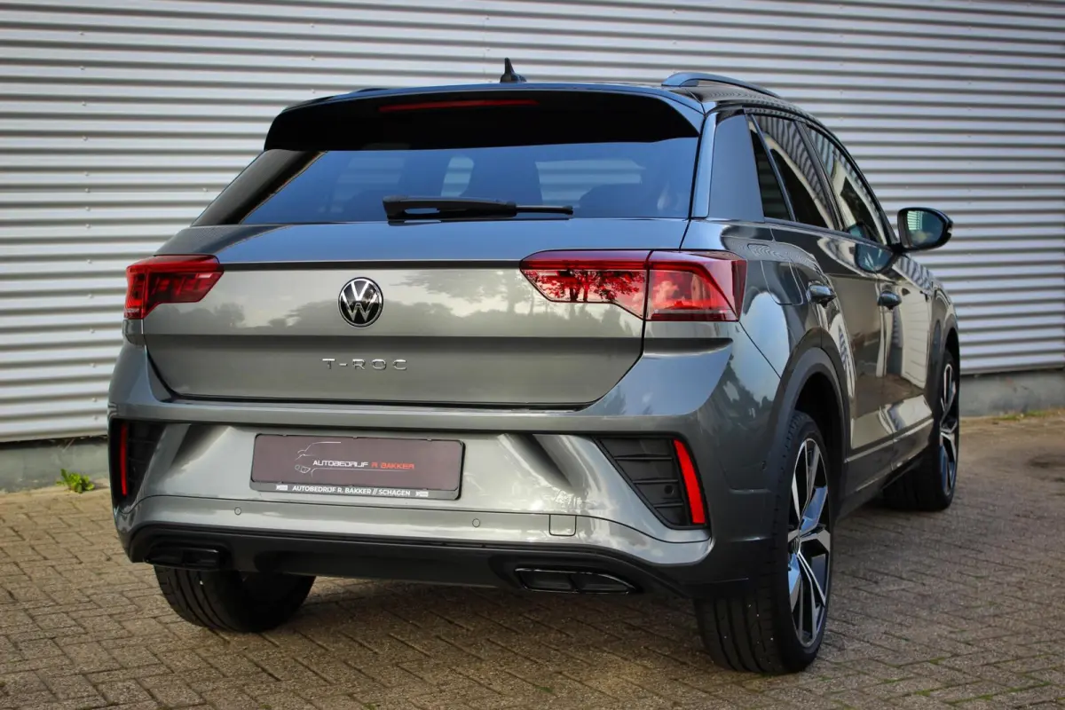 1.5 TSI R-Line // Black Style | Trekhaak | IQ.Lights | Camera | Navi. | Stoelverwarming | CarPlay & Android Auto