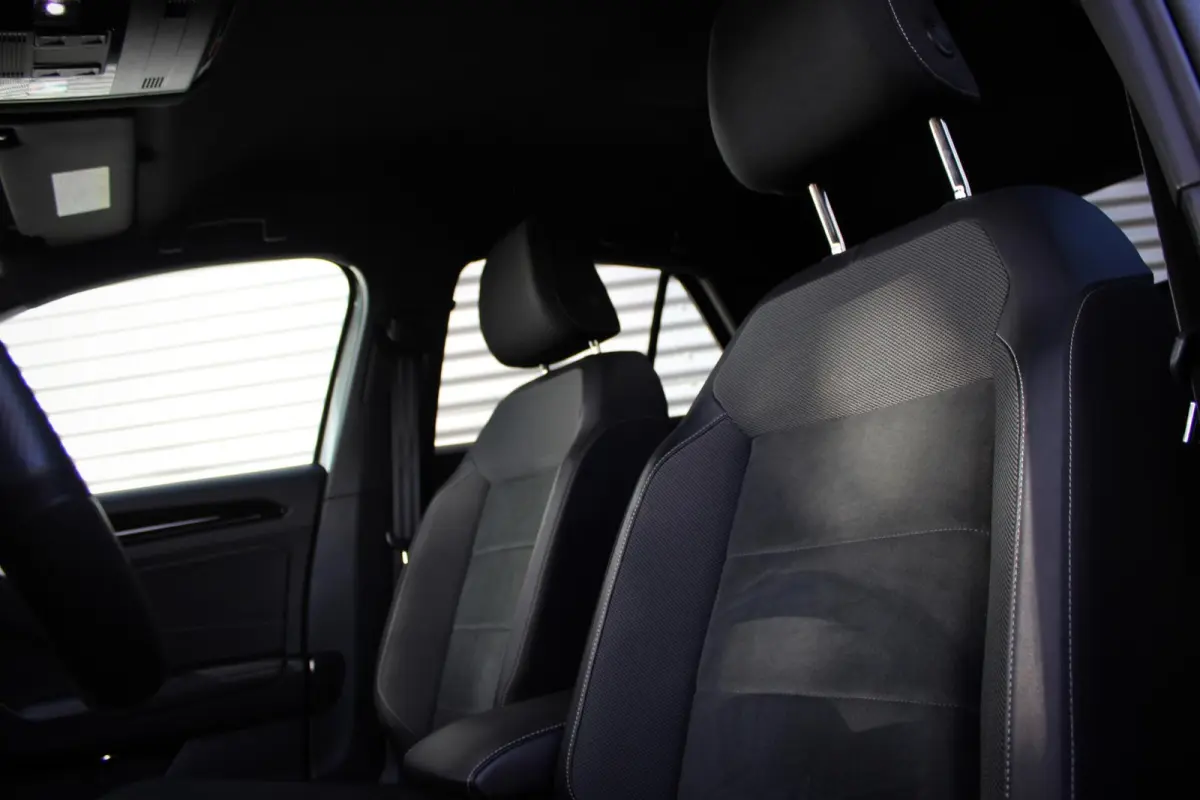 1.5 TSI R-Line // Black Style | Trekhaak | IQ.Lights | Camera | Navi. | Stoelverwarming | CarPlay & Android Auto