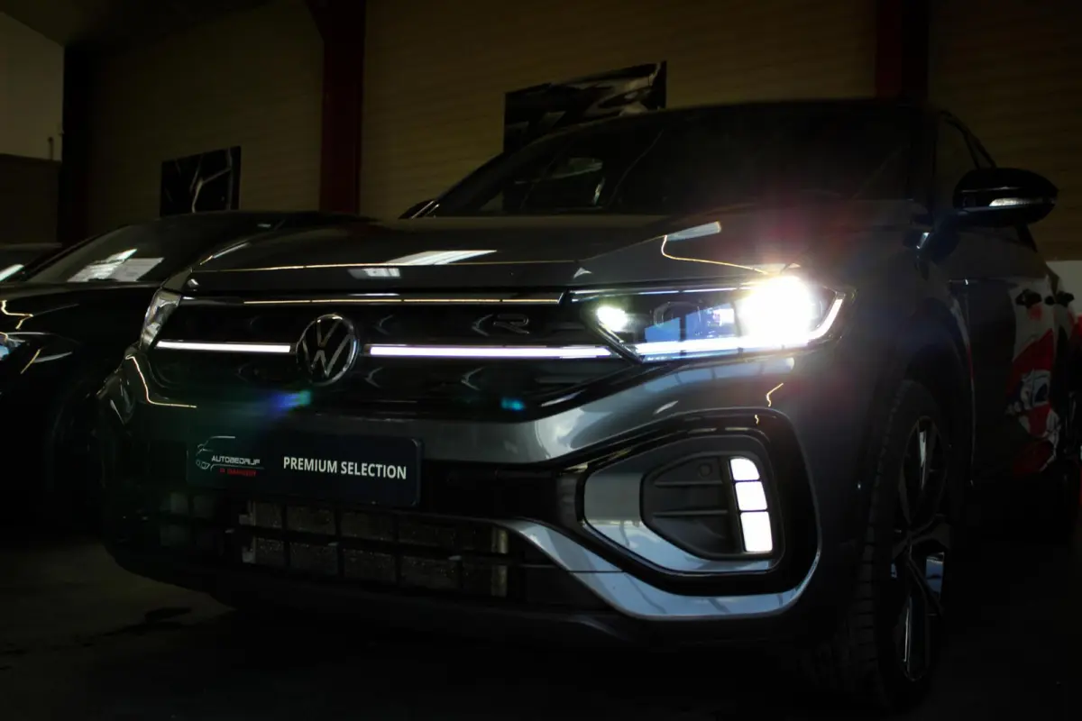 1.5 TSI R-Line // Black Style | Trekhaak | IQ.Lights | Camera | Navi. | Stoelverwarming | CarPlay & Android Auto