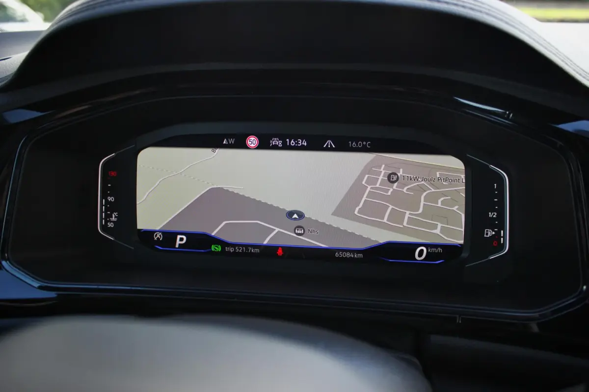 1.5 TSI R-Line // Black Style | Trekhaak | IQ.Lights | Camera | Navi. | Stoelverwarming | CarPlay & Android Auto