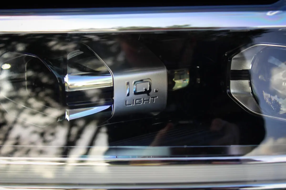 1.5 TSI R-Line // Black Style | Trekhaak | IQ.Lights | Camera | Navi. | Stoelverwarming | CarPlay & Android Auto