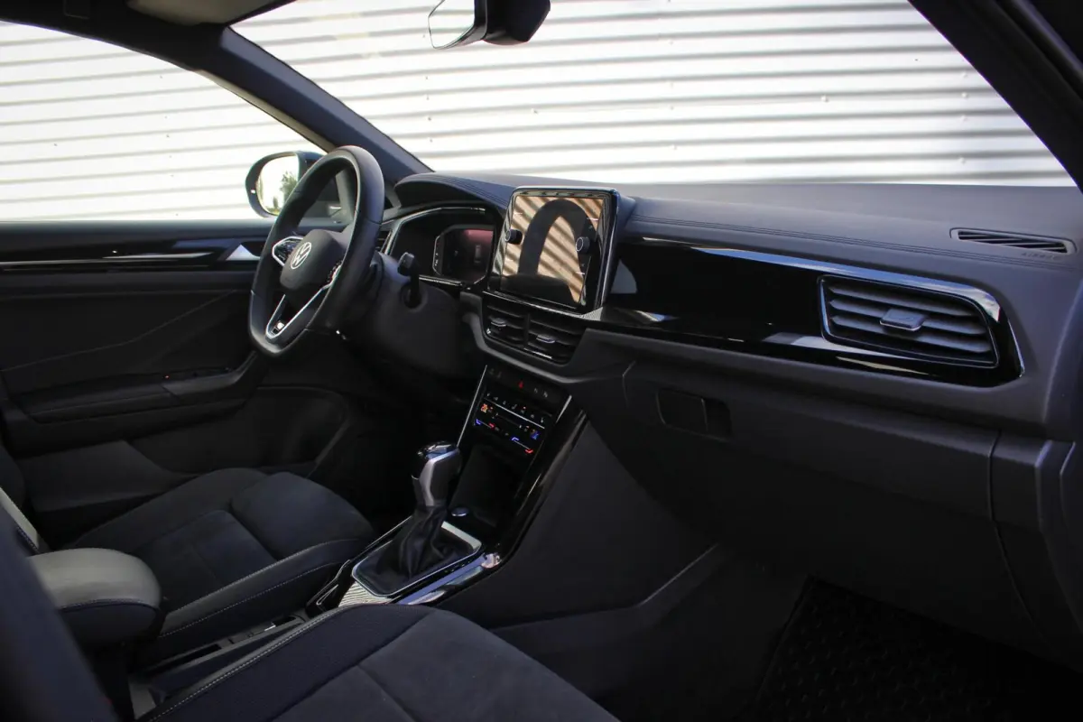 1.5 TSI R-Line // Black Style | Trekhaak | IQ.Lights | Camera | Navi. | Stoelverwarming | CarPlay & Android Auto